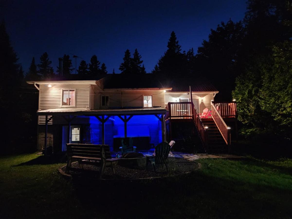 Havre De Detente Avec Foyer Et Chalet